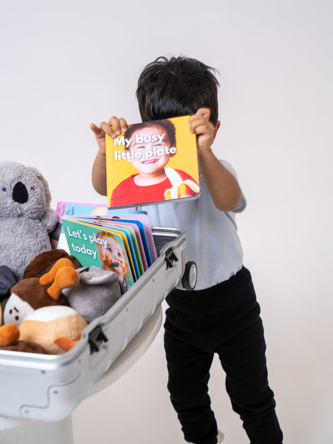 My busy little plate - A picture book